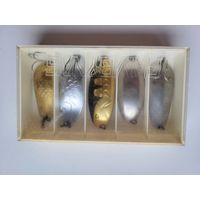 Набор блесен РАМБИНАС "RAMBYNAS" Таурагский завод элементов вычислительных машин Литовская СССР ("Свайоне","KATINELIS" (КАТИНЕЛИС),"VILIJA" (ВИЛИЯ),"JURA" (ЮРА), Юратэ (JURATE) )