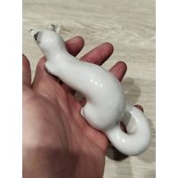 Фарфоровая статуэтка ласка,с рубля