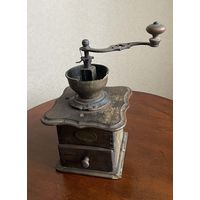 Старинная ручная кофемолка