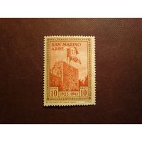 Сан -Марино 1942 г.Флаги Сан-Марино и Италии на башне Арбе./30а/