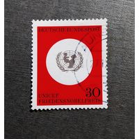 Марка Германия 1966 год 20 лет ЮНИСЕФ