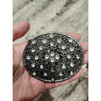 Крупная женская пряжка