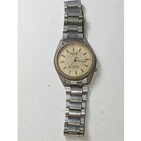 Кварцевые часы OMAX .