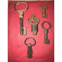 Ключи старинные.цена за все.