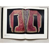 Книга Азербайджанская национальная одежда 1972 твердый переплет