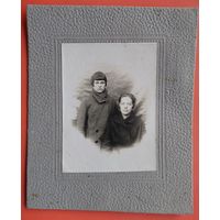 Фото 2-х женщин. 1930-е. На паспарту. 8.5х11.5 (15х18) см