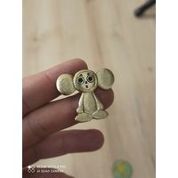 Значок чебурашка