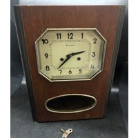 НАСТЕННЫЕ ЧАСЫ СССР "ЯНТАРЬ"С БОЕМ - КОМПЛЕКТНЫЕ (КЛЮЧ, МАЯТНИК