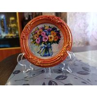 Картина миниатюра в гипсовой рамке с подставкой