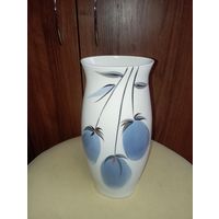 Фарфоровая ваза "Голубые плоды". Полонский ФЗ.СССР. 1956-1972 гг.22 см.