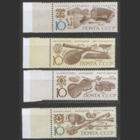 Заг. 6046/49. 1989. Музыкальные инструменты. ЧиСт.