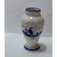 Вазочка фарфоровая 70-80-е годы Голландия. Высота 10.5 см.