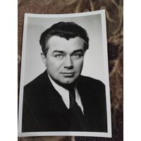 Актер. Михаил Кузнецов.тираж 25.000 1956г