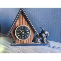 Часы настольные "Молния"