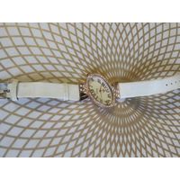 Часы наручные с ремешком. ТИКАЮТ. Состояние на скане. В коллекцию,ремонт,на запчасти.