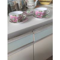 Чашки и блюдца.