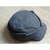 Какое то кепи Б.У, возможно гражданское или военное.