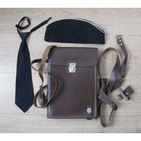 Все лоты с рубля.Вещи офицера ВМФ СССР,пилотка,галстук,планшет,портупея .