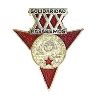 ГДР. Знак ХХХ лет интербригадам - борцам за свободу 1936-1938.  "Pasaremos!","Solidaridad"