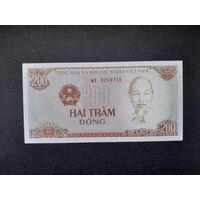 200 донг 1987 года. Вьетнам. UNC. Трактор "Беларусь"