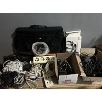 Микросхемы запчасти конденсаторы Все что на фото одним лотом в том числе удобная сумка с отделениями для ноутбука и не только