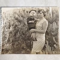 Фотография. История СССР в лицах. Молодая мама с сыном на руках. Винтаж.