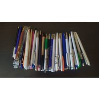 Коллекция ручек (около 40 штук, все разные)