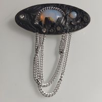 Брошь винтажная ручной работы. Кожа. Опалит. Вставки.