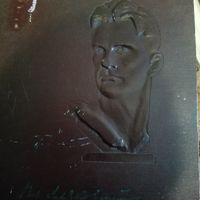В.В. Маяковский в портретах, иллюстрациях, документах. 1956 г. Большой формат.
