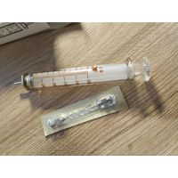 Шприц для инсулина со стеклянным поршнем