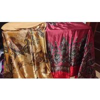 Два комплекта покрывало с наволочками. В хорошем состоянии. Покрывала и наволочки на замках.