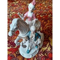 Юноша с девушкой на коне. Фарфор. Статуэтка