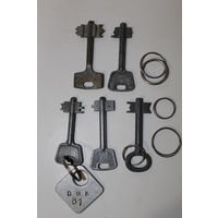 Ключи для замков  цинковые + кольца  СССР