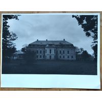 Фото дворца в Святске (Гродненская область). Задний фасад. 1980-е. 18х24 см.