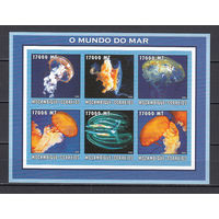 Фауна. Мир моря.Медузы. Мозамбик. 2002. 1 малый лист б/з. Michel N 2566-2721 (12,0 е)