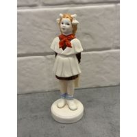 Статуэтка Пионерка.Редкая. Распродажа коллекции!!!