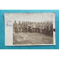 Фотооткрытка 1 Мировая война Немецкие солдаты на позициях / униформа, надпись "Bruder Roman"