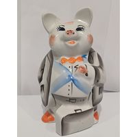 Все лоты с 1р.Поросенок с чемоданом