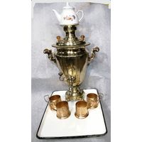 Дровяной самовар - форма гранная рюмка, с подносом, чайником и подстаканниками.