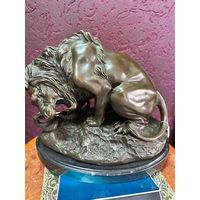 Массивная Фигура льва бронзовое литье. Клеймо Европа много лота с рубля