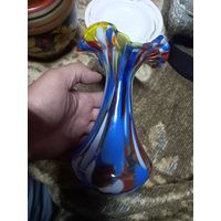 Красивая ваза. Цветное стекло