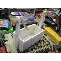 Подвесная корзина, кашпо деревянное.