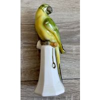 Фарфоровая статуэтка попугай Германия довоенный.