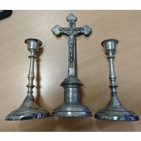 Антикварное католическое распятие и два подсвечника одного изготовления. Тяжелый металл. Клеймо MF/FM.