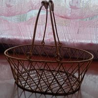 Старинная немецкая крепкая садовая корзинка из металла.