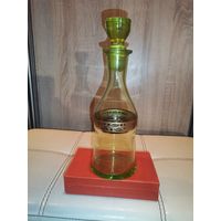 Графин времён СССР, зелёное стекло, высота с пробкой 26 см., без трещин и сколов.