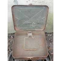 Ящик, короб для противогазов.