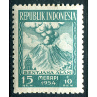 Индонезия - 1954г. - извержение вулкана, 15 S - 1 марка - MNH с пожелтевшим клеем [Mi 120]. #4-W2-125-A-1