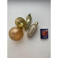 Лот елочных игрушек.