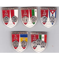 Совместный полет советского космонавта Рукавишникова Н.Н. и болгарского Георгия Иванова (Союз-33, 1979); космонавта Романенко Ю.В. и кубинского Тамайо Мендеса (Союз-38, 1980).